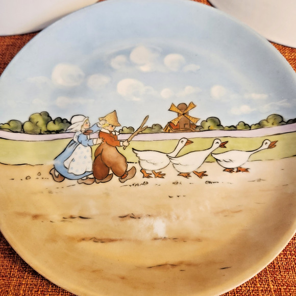 5 Pcs Hutschenreuther Selb Bavaria Hand Painted 8" Goose Boy/Girl Plates RARE - Picture 3 of 10